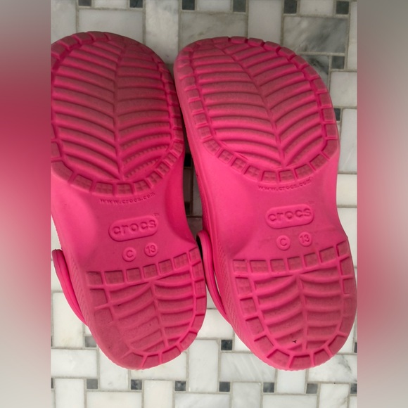 CROCS Little Girls Vibrant Pink Water Shoes - Picture 5 of 7